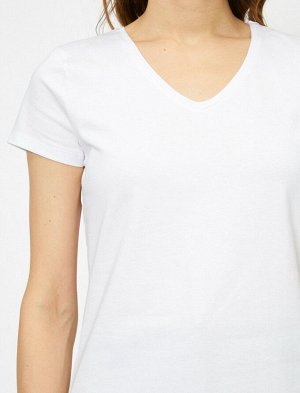 футболки Материал %95 хлопок, %5 эластан Параметры модели: рост: 176 cm, грудь: 84, талия: 60, бедра: 90 Надет размер: S