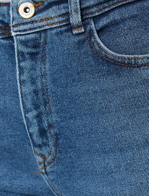 (джинсы) Материал %99 хлопок, %1 эластан Параметры модели: рост: 180 cm, грудь: 83, талия: 58, бедра: 90 Надет размер: 27/32