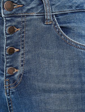 (джинсы) Материал %98 хлопок, %2 эластан Параметры модели: рост: 175 cm, грудь: 79, талия: 59, бедра: 89 Надет размер: 27/32