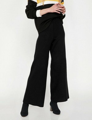 брюки Материал %100 акрил Параметры модели: рост: 176 cm, грудь: 84, талия: 58, бедра: 87 Надет размер: 36