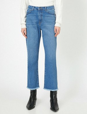 (джинсы) Материал %100 хлопок Параметры модели: рост: 175 cm, грудь: 84, талия: 61, бедра: 89 Надет размер: 27/32