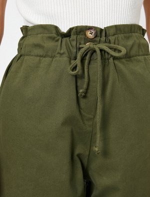 брюки Материал %100 хлопок Параметры модели: рост: 177 cm, грудь: 80, талия: 56, бедра: 87 Надет размер: 36