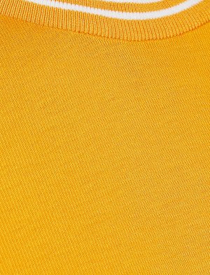 футболки Материал %100 Вискоз Параметры модели: рост: 178 cm, грудь: 83, талия: 60, бедра: 89 Надет размер: S
