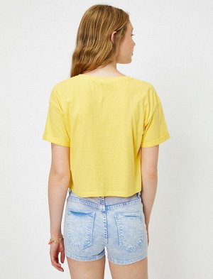 Желтая футболка с принтом