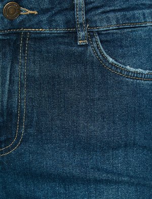 (джинсы) Материал %99 хлопок, %1 эластан Параметры модели: рост: 177 cm, грудь: 82, талия: 61, бедра: 88 Надет размер: 27/32