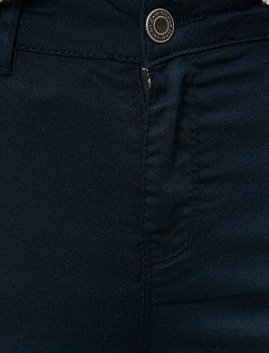 брюки Материал %64 хлопок, %33 полиэстер, %3 эластан Параметры модели: рост: 175 cm, грудь: 82, талия: 60, бедра: 90 Надет размер: 36
