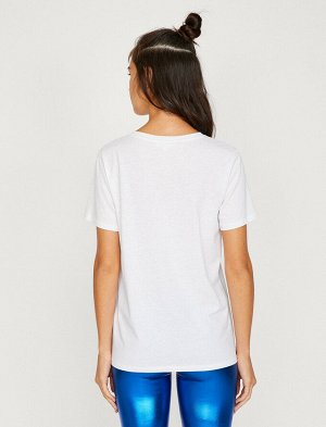 футболки Материал %100 хлопок Параметры модели: рост: 175 cm, грудь: 81, талия: 60, бедра: 88 Надет размер: S