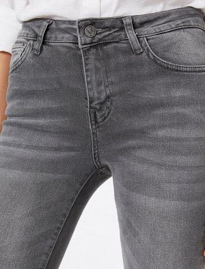 (джинсы) Материал %98 хлопок, %2 эластан Параметры модели: рост: 177 cm, грудь: 82, талия: 61, бедра: 88 Надет размер: 27/32