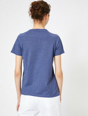 футболки Материал 100% хлопок Параметры модели: рост: 180 cm, грудь: 78, талия: 61, бедра: 89 Надет размер: S