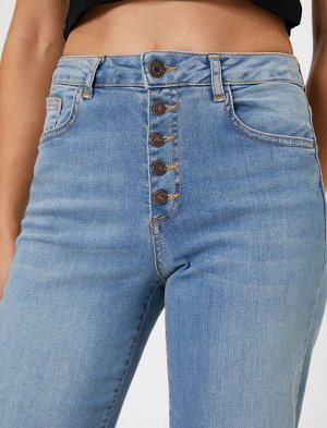 (джинсы) Материал Ana Kumas %97 хлопок | %3 эластан Параметры модели: рост: 175 cm, грудь: 81, талия: 60, бедра: 88 Надет размер: 27/32