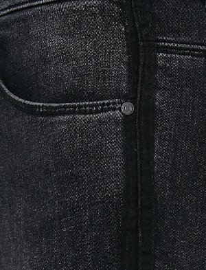 (джинсы) Материал %96 хлопок, %4 эластан Параметры модели: рост: 175 cm, грудь: 84, талия: 61, бедра: 89 Надет размер: 27/32