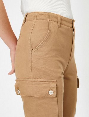 брюки Материал: %100 хлопок Параметры модели: рост: 177 cm, грудь: 88, талия: 61, бедра: 90 Надет размер: 36