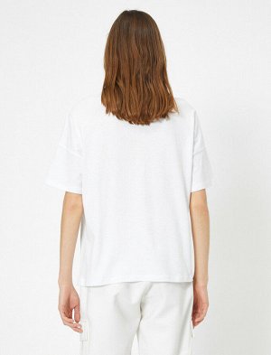 футболки Материал Ana Kumas %100 хлопок Параметры модели: рост: 177 cm, грудь: 80, талия: 56, бедра: 87 Надет размер: S