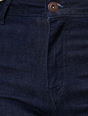 (джинсы) Материал %99 хлопок, %1 эластан Параметры модели: рост: 180 cm, грудь: 87, талия: 60, бедра: 90 Надет размер: 27/32