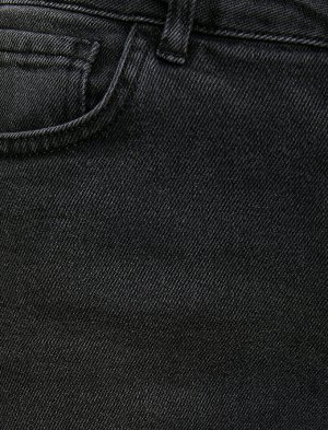 (джинсы) Материал %99 хлопок, %1 эластан Параметры модели: рост: 177 cm, грудь: 82, талия: 61, бедра: 88 Надет размер: 27/32