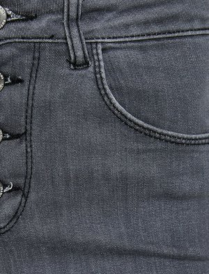 (джинсы) Материал Ana Kumas %92 хлопок, %4 эластан, %4 полиэстер Параметры модели: рост: 176 cm, грудь: 82, талия: 60, бедра: 90 Надет размер: 27/32