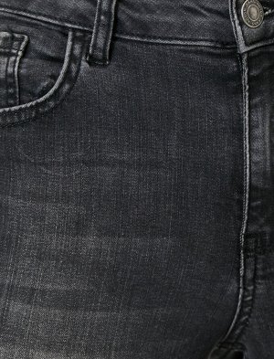 (джинсы) Материал %98 хлопок, %2 эластан Параметры модели: рост: 178 cm, грудь: 86, талия: 61, бедра: 89 Надет размер: 27/32