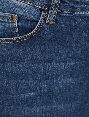 (джинсы) Материал %97 хлопок, %3 эластан Параметры модели: рост: 177 cm, грудь: 82, талия: 61, бедра: 88 Надет размер: 27/32