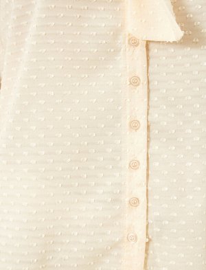рубашки Материал %100 полиэстер Параметры модели: рост: 176 cm, грудь: 79, талия: 59, бедра: 89 Надет размер: 36