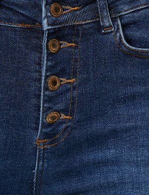 (джинсы) Материал %94 хлопок, %6 эластан Параметры модели: рост: 180 cm, грудь: 83, талия: 58, бедра: 90 Надет размер: 27/32
