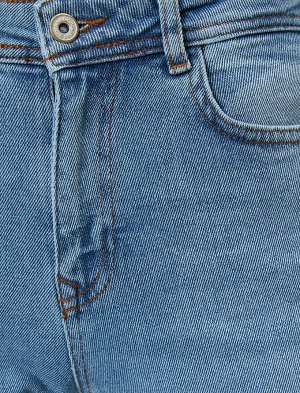 (джинсы) Материал %99 хлопок, %1 эластан Параметры модели: рост: 180 cm, грудь: 83, талия: 58, бедра: 90 Надет размер: 27/32
