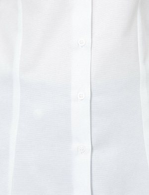 рубашки Материал %55 хлопок, %45 полиэстер Параметры модели: рост: 176 cm, грудь: 84, талия: 60, бедра: 90 Надет размер: 36