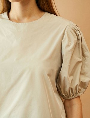 рубашки Материал %100 полиэстер Параметры модели: рост: 176 cm, грудь: 84, талия: 60, бедра: 90 Надет размер: 36