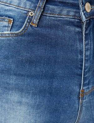 (джинсы) Материал %98 хлопок, %2 эластан Параметры модели: рост: 179 cm, грудь: 82, талия: 59, бедра: 89 Надет размер: 27/32