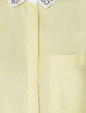 рубашка Материал: %100 вискозыПараметры модели: рост: 178 cm, грудь: 87, талия: 59, бедра: 89 Надет размер: 36