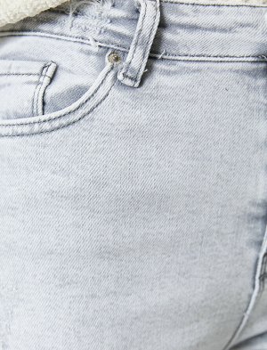 (джинсы) Материал %98 хлопок, %2 эластан Параметры модели: рост: 176 cm, грудь: 79, талия: 59, бедра: 89 Надет размер: 27/32