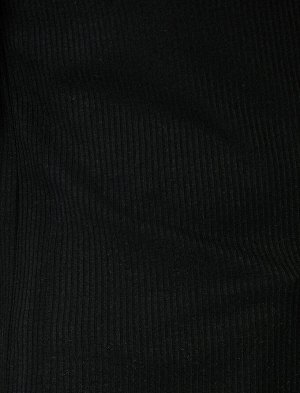 футболки Материал %95 Вискоз, %5 эластан Параметры модели: рост: 180 cm, грудь: 75, талия: 63, бедра: 91 Надет размер: S