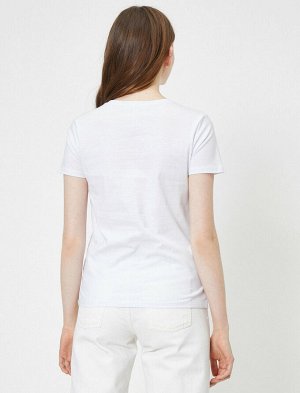 футболки Материал %100 хлопок Параметры модели: рост: 177 cm, грудь: 84, талия: 62, бедра: 91 Надет размер: S