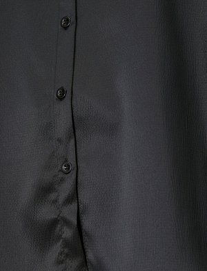 рубашки Материал %100 полиэстер Параметры модели: рост: 180 cm, грудь: 83, талия: 58, бедра: 90 Надет размер: 36