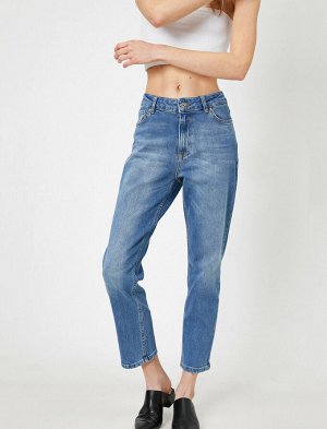 (джинсы) Материал %99 хлопок, %1 эластан Параметры модели: рост: 179 cm, грудь: 82, талия: 59, бедра: 89 Надет размер: 27/32