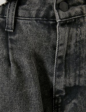 (джинсы) Материал %100 хлопок Параметры модели: рост: 179 cm, грудь: 82, талия: 59, бедра: 89 Надет размер: 27/32