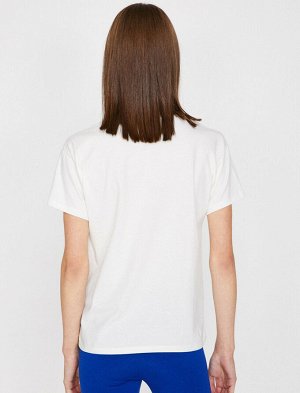 футболки Материал Ana Kumas %100 хлопок Параметры модели: рост: 175 cm, грудь: 85, талия: 60, бедра: 86 Надет размер: S