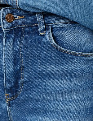 (джинсы) Материал %99 хлопок, %1 эластан Параметры модели: рост: 177 cm, грудь: 86, талия: 60, бедра: 88 Надет размер: 27/32
