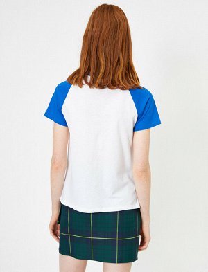 футболки Материал %100 хлопок Параметры модели: рост: 180 cm, грудь: 82, талия: 63, бедра: 90 Надет размер: S