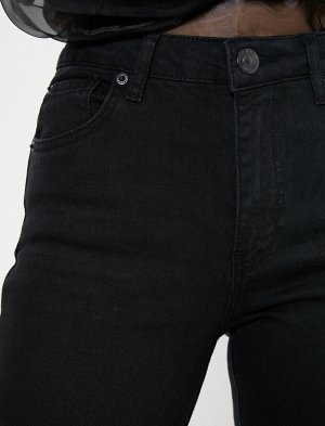 (джинсы) Материал %99 хлопок, %1 эластан Параметры модели: рост: 175 cm, грудь: 79, талия: 59, бедра: 89 Надет размер: 27/32