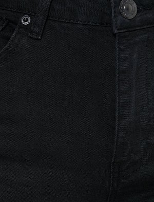 (джинсы) Материал %99 хлопок, %1 эластан Параметры модели: рост: 175 cm, грудь: 79, талия: 59, бедра: 89 Надет размер: 27/32