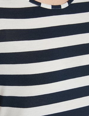 футболки Материал %35 Вискоз, %65 полиэстер Параметры модели: рост: 175 cm, грудь: 81, талия: 60, бедра: 88 Надет размер: S