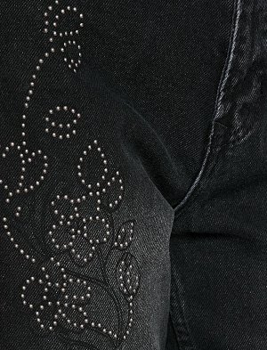 (джинсы) Материал Ana Kumas %100 хлопок Параметры модели: рост: 176 cm, грудь: 85, талия: 50, бедра: 81 Надет размер: 27/32