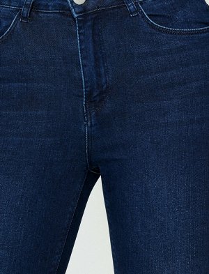 (джинсы) Материал %99 хлопок, %1 эластан Параметры модели: рост: 178 cm, грудь: 83, талия: 60, бедра: 89 Надет размер: 27/32