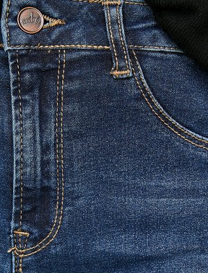 (джинсы) Материал %98 хлопок, %2 эластан Параметры модели: рост: 174 cm, грудь: 82, талия: 60, бедра: 90 Надет размер: 27/32