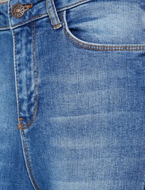 (джинсы) Материал %99 хлопок, %1 эластан Параметры модели: рост: 177 cm, грудь: 83, талия: 62, бедра: 89 Надет размер: 27/32