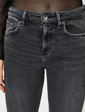 (джинсы) Материал %96 хлопок, %4 эластан Параметры модели: рост: 177 cm, грудь: 86, талия: 60, бедра: 88 Надет размер: 27/32