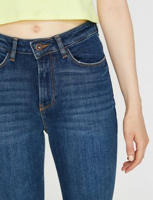 (джинсы) Материал %99 хлопок, %1 эластан Параметры модели: рост: 175 cm, грудь: 84, талия: 61, бедра: 89 Надет размер: 27/32