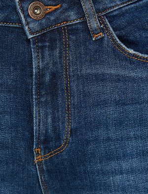 (джинсы) Материал %99 хлопок, %1 эластан Параметры модели: рост: 175 cm, грудь: 84, талия: 61, бедра: 89 Надет размер: 27/32