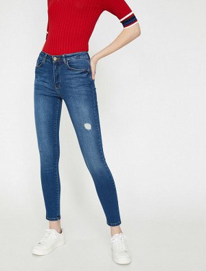 (джинсы) Материал %98 хлопок, %2 эластан Параметры модели: рост: 176 cm, грудь: 77, талия: 60, бедра: 91 Надет размер: 27/32