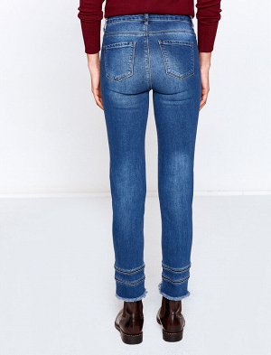 (джинсы) Материал эластан %1,хлопок %99 Параметры модели: рост: 175 cm, грудь: 81, талия: 61, бедра: 89 Надет размер: 27/32
